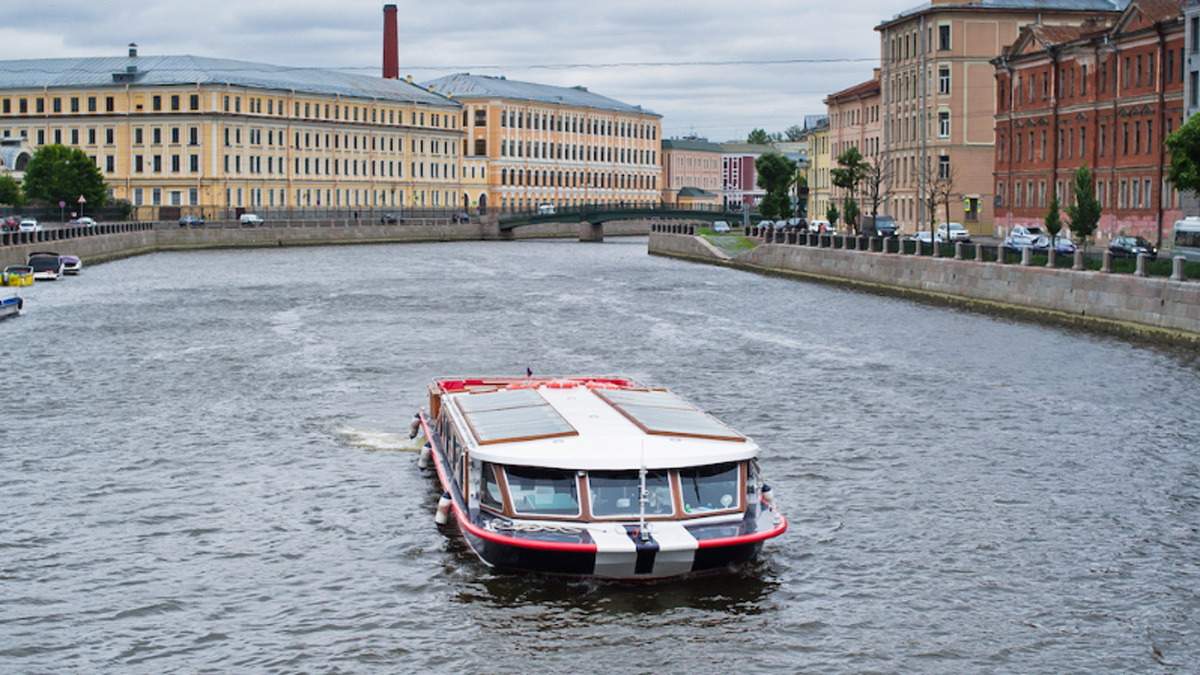 Аренда теплохода «Адмирал» в Санкт-Петербурге