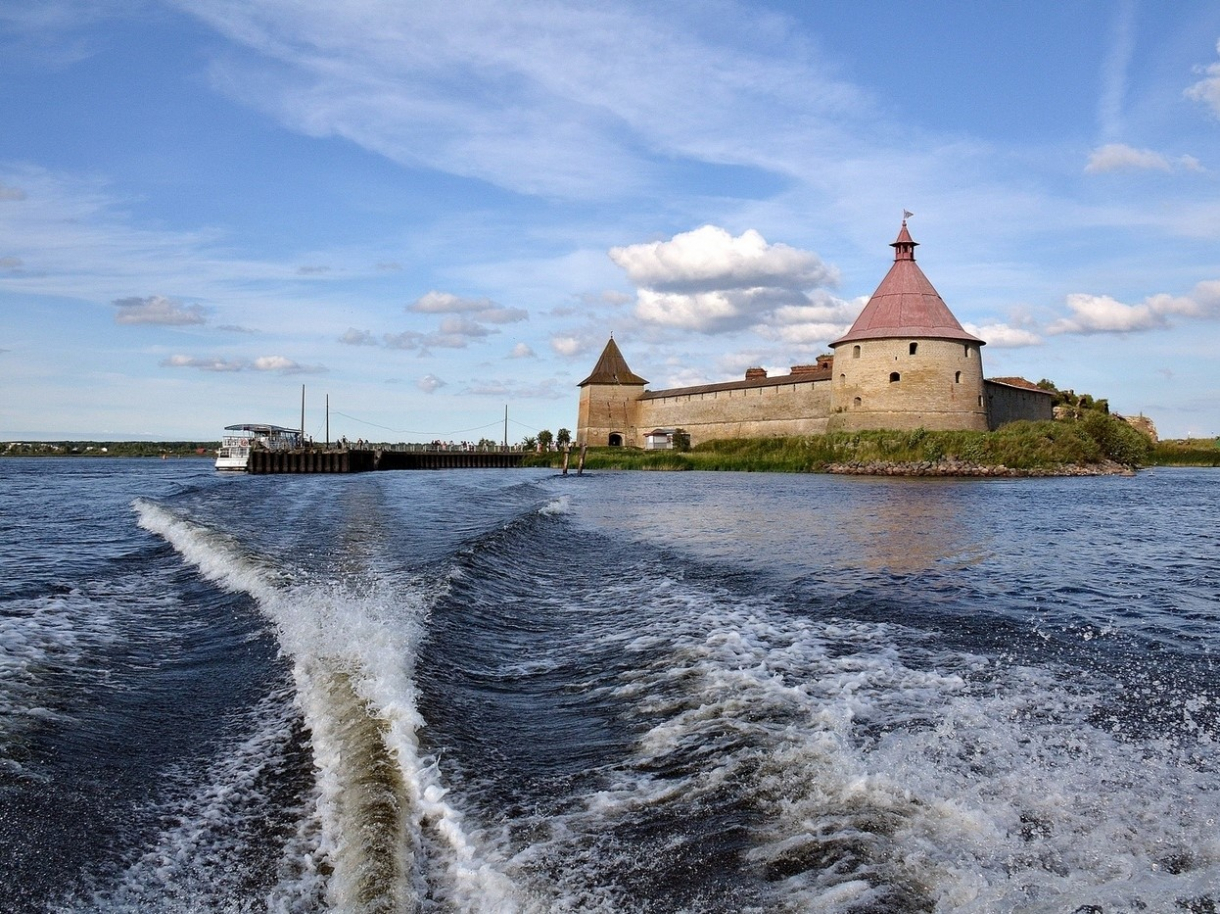 Экскурсия в крепость Орешек на яхте или катере из Санкт-Петербурга