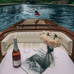 Ужин на катере Mia на каналах Санкт-Петербурга, аренда катера СПб романтическая прогулка