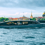 Яхта Оникс на Неве в Санкт-Петербурге